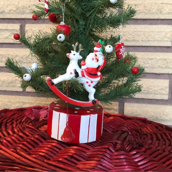 60's Santa Brooch - 60's Christmas Pin - Santa Pin -  Rudolph - Pull Brooch - Picture 1 of 12